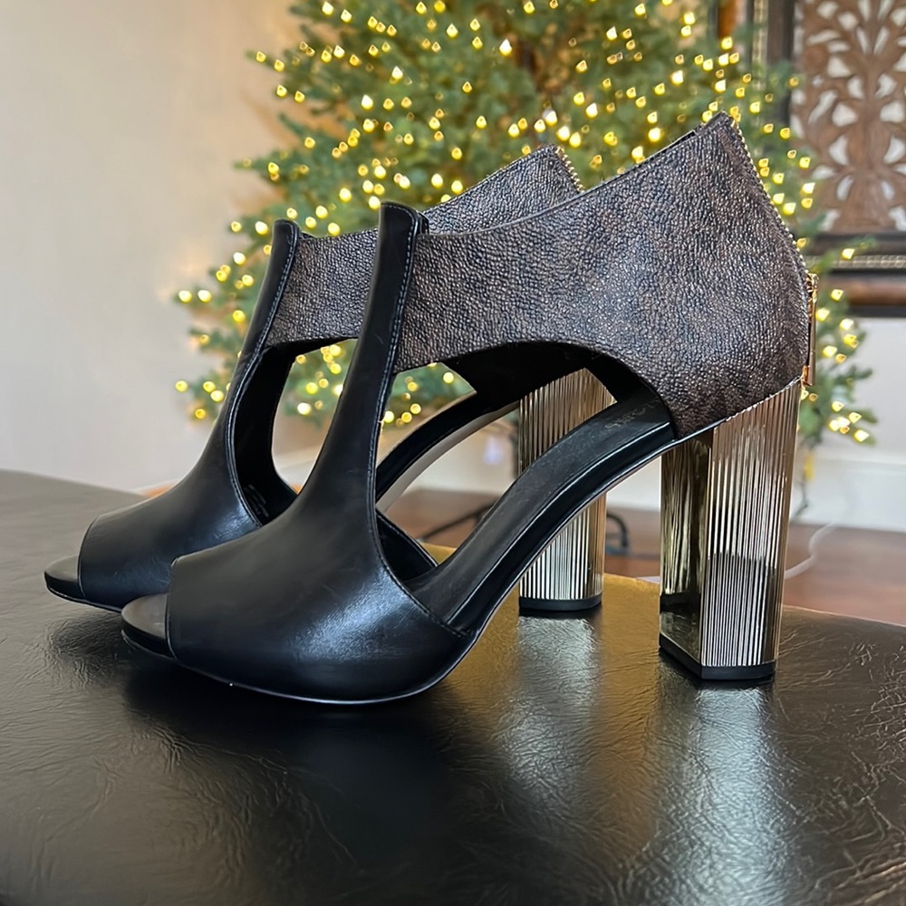 Michael Kors open toe heels black leather/MK canvas/ gold heel
